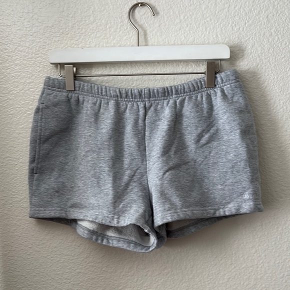 Aritzia Pants - Aritzia Sweatfleece Shorts Size Medium Heather Grey Chrome Elastic Pull On Cozy